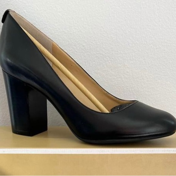 Brand New In Box Michael Kors Lucy Flex Pump - Picture 1 of 4